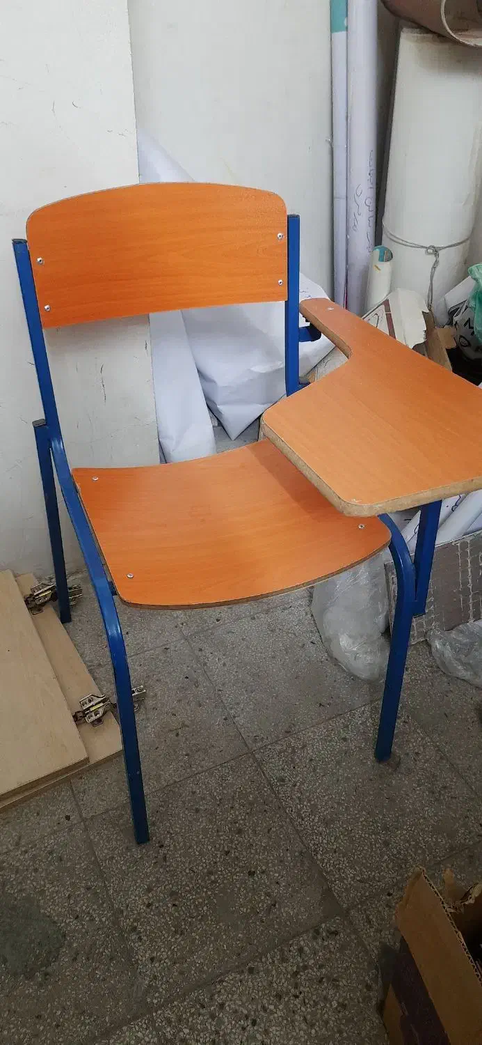 صندلی چوبی دسته دار|صندلی و نیمکت|شیراز, کوی قضات|دیوار