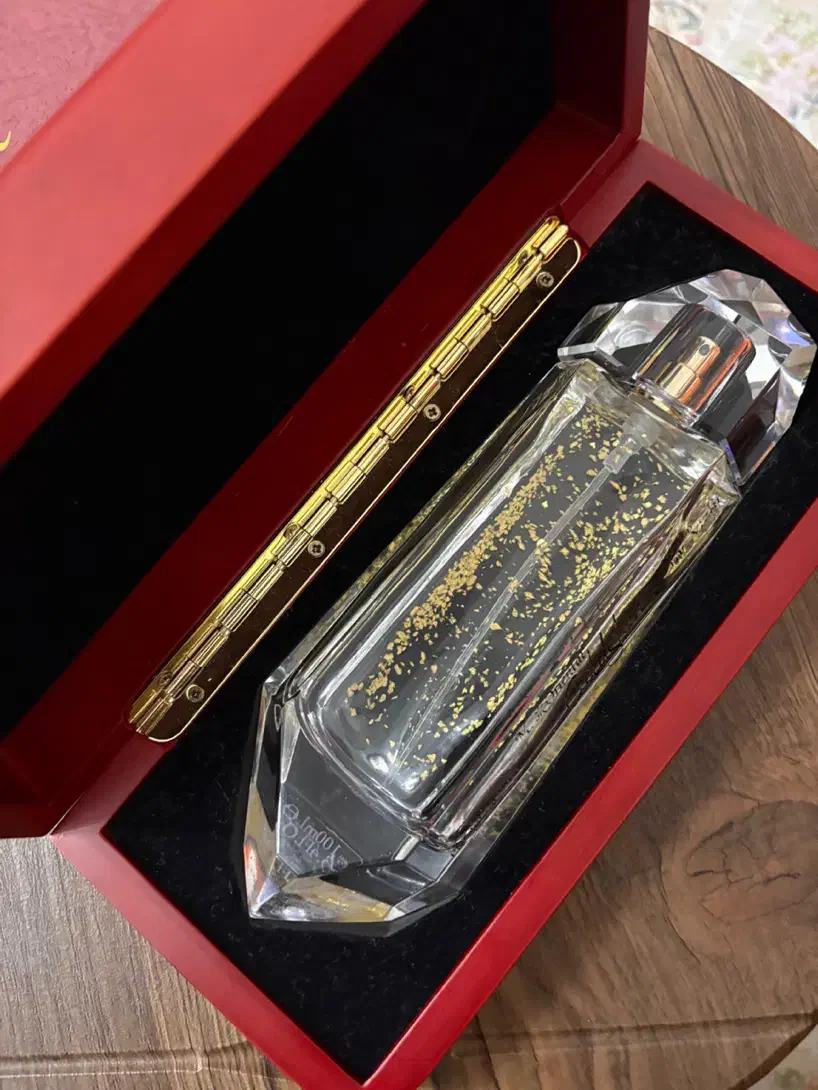 ادکلن Ramon molvizar طلا|آرایشی، بهداشتی، درمانی|رشت, پاستوریزه|دیوار