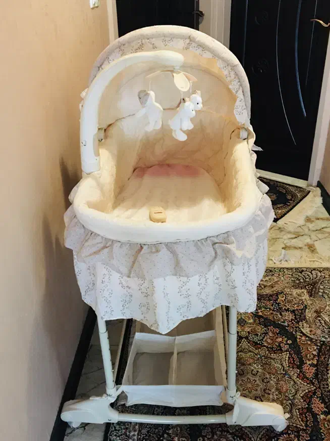 گهواره موزیکال کنار تخت مادر|تخت و صندلی بچه|کاشان, امیرکبیر|دیوار