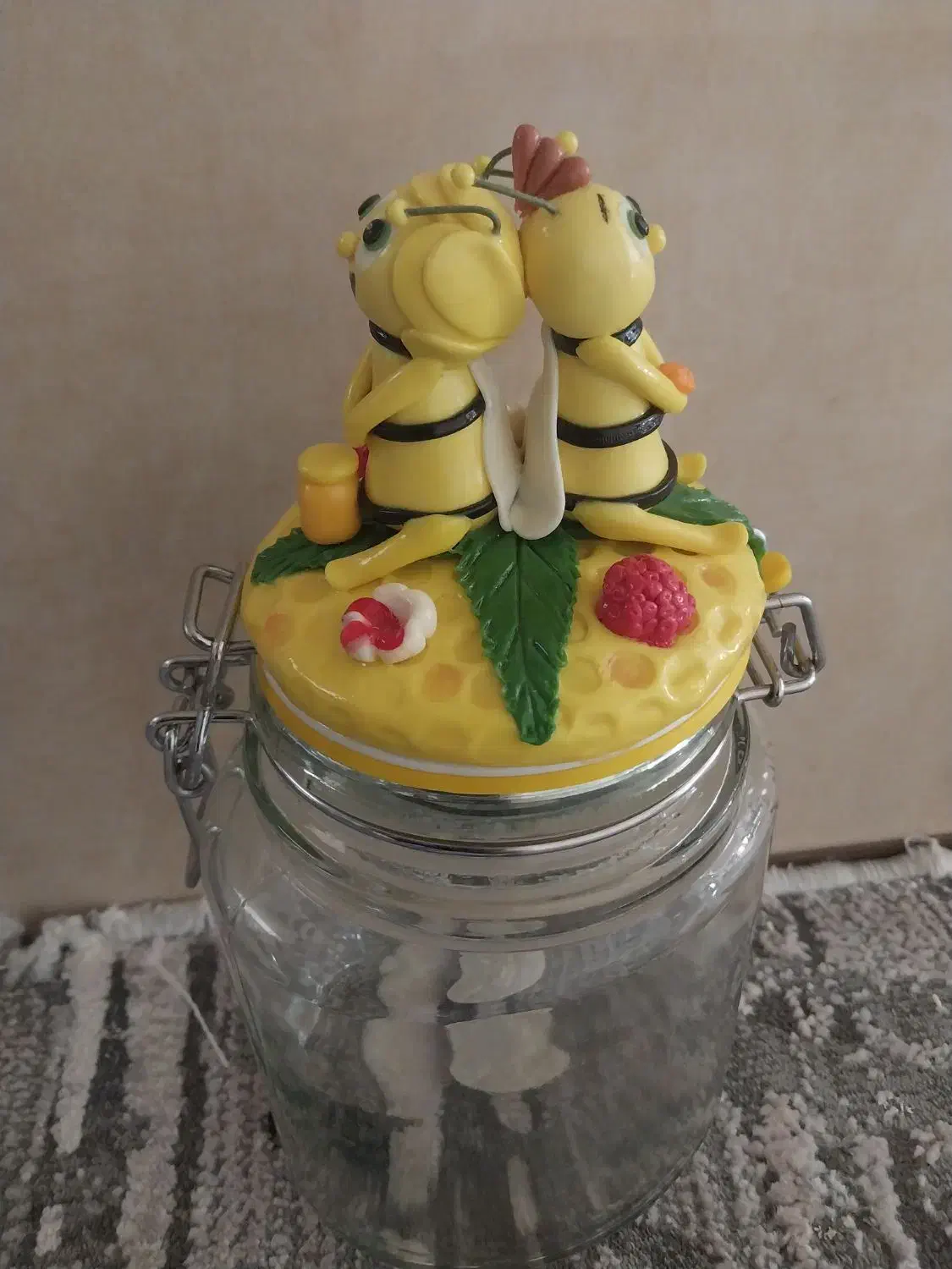 شیشه عسل زنبوری نو|ظروف نگهدارنده، پلاستیکی، یک‌بارمصرف|برخوار, |دیوار