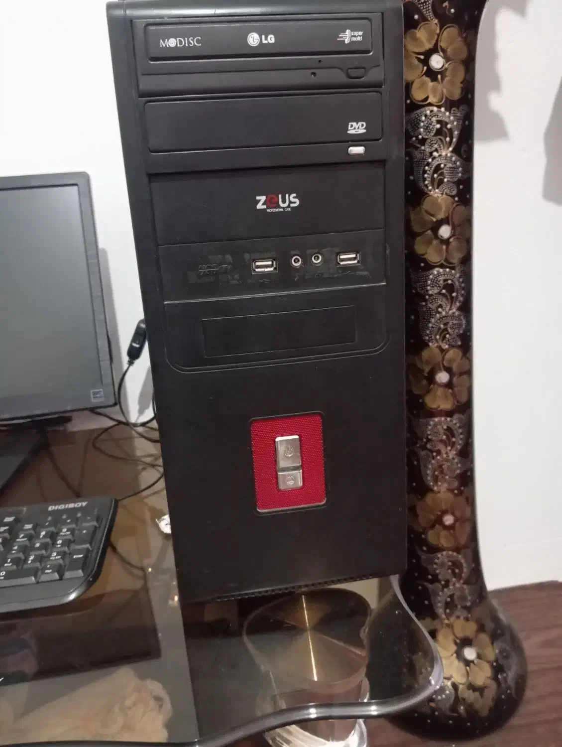 کامپیوتر|رایانه رومیزی|خوی, |دیوار