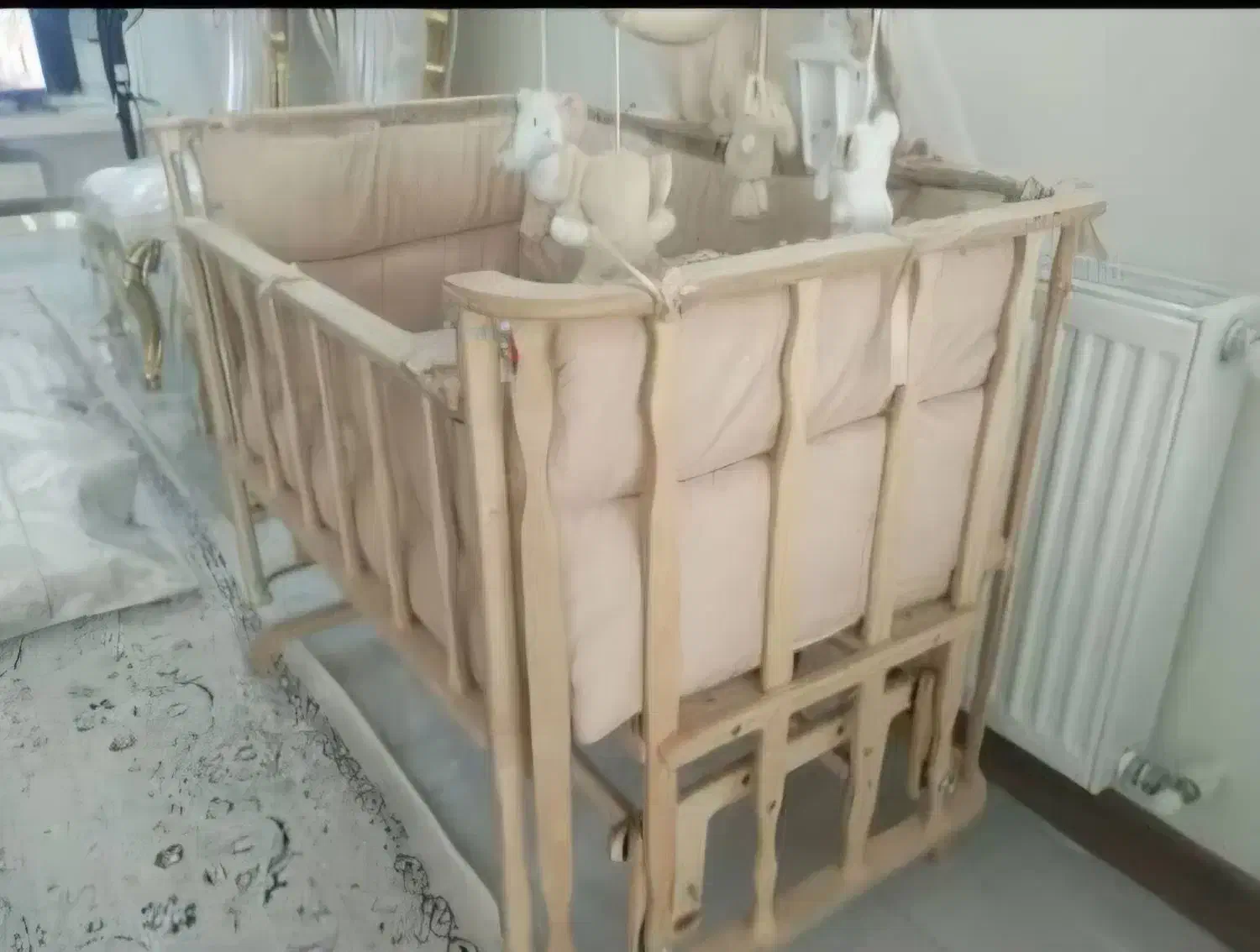 تخت نوزاد|تخت و صندلی بچه|ری, شهادت|دیوار