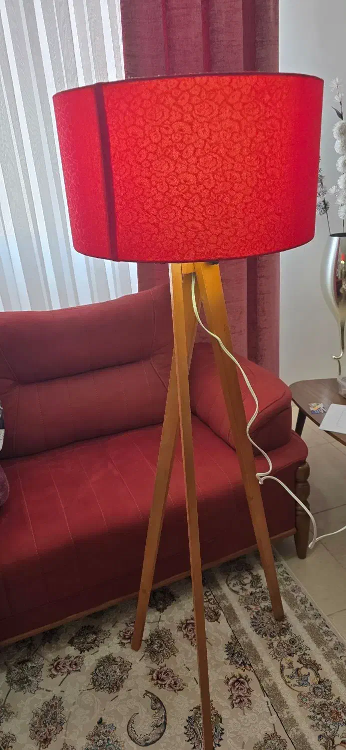 آباژور ایستاده|چراغ خواب و آباژور|پرند, فاز ۶|دیوار