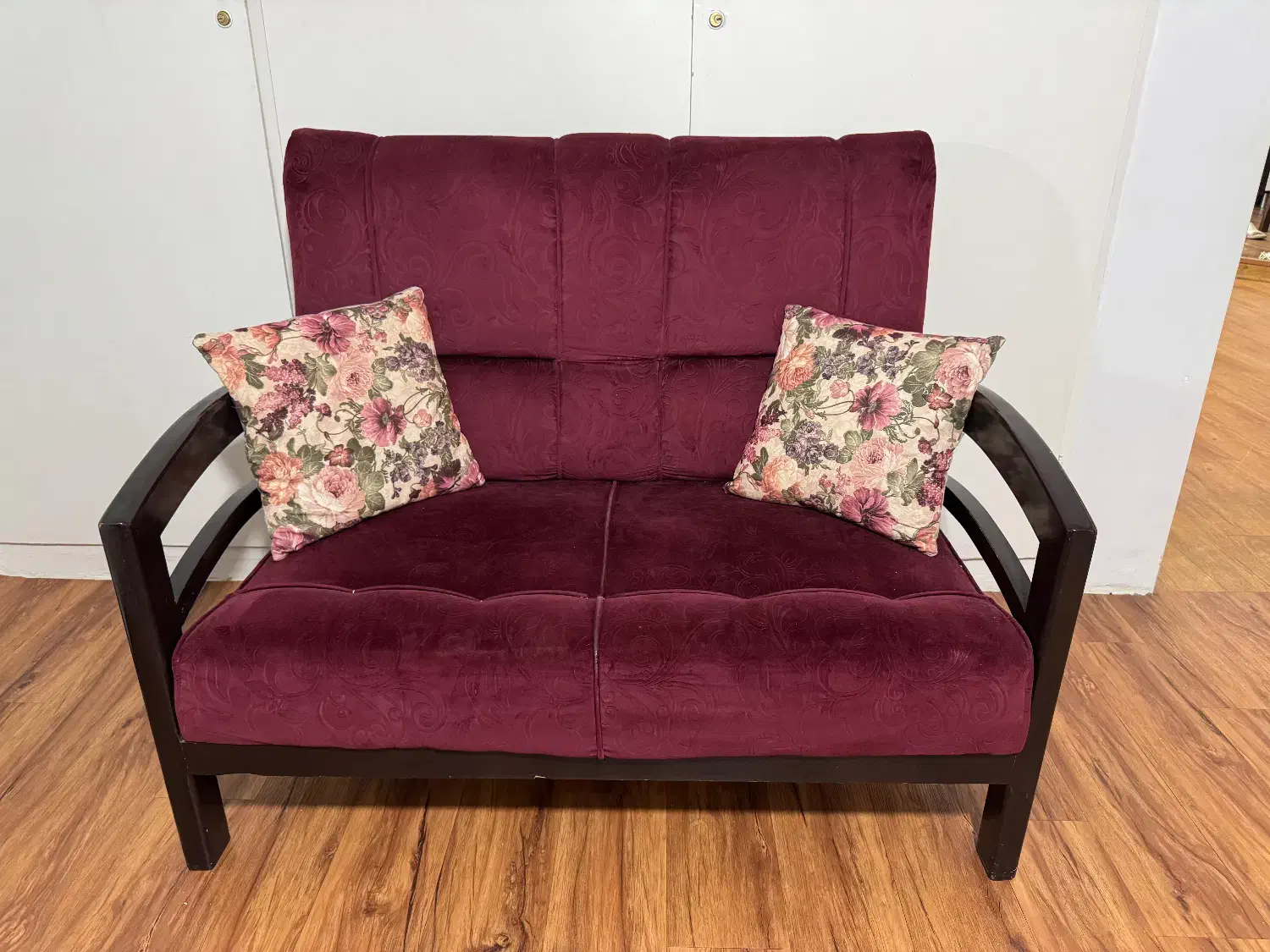 مبل راحتی سالم|مبلمان خانگی و میز عسلی|اندیشه, اندیشه فاز ۳|دیوار