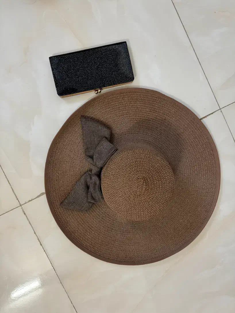 کیف و کلاه|کیف، کفش، کمربند|اصفهان, برازنده|دیوار