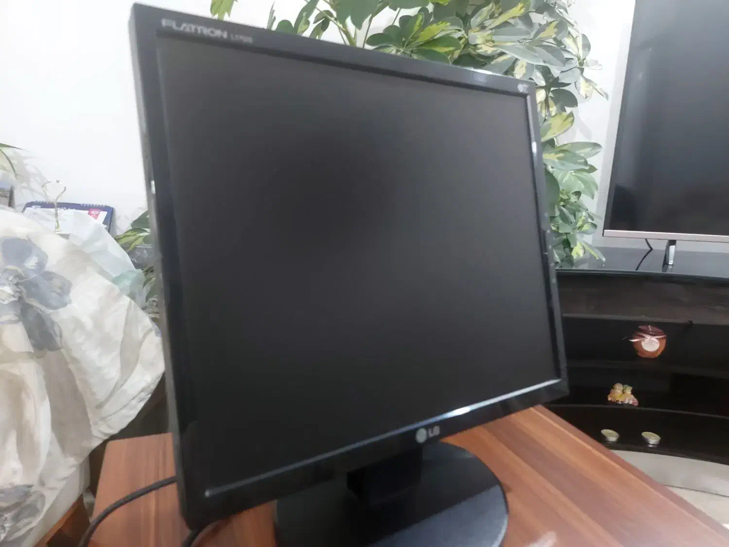 مانیتور|رایانه رومیزی|شهرکرد, |دیوار