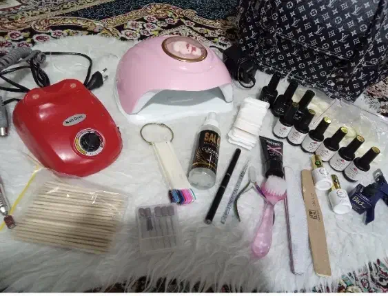 وسایل کاشت ناخن|آرایشگاه و سالن‌های زیبایی|ایلام, |دیوار