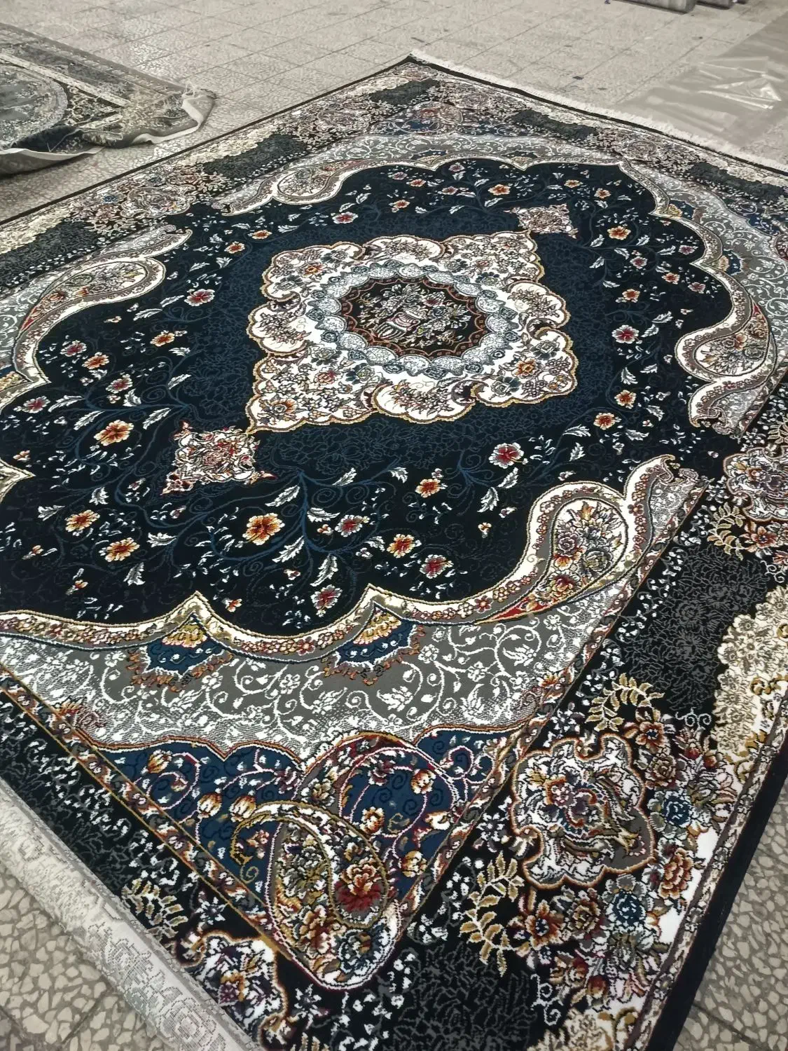 فرش فروشی سیار|فرش|چغادک, |دیوار