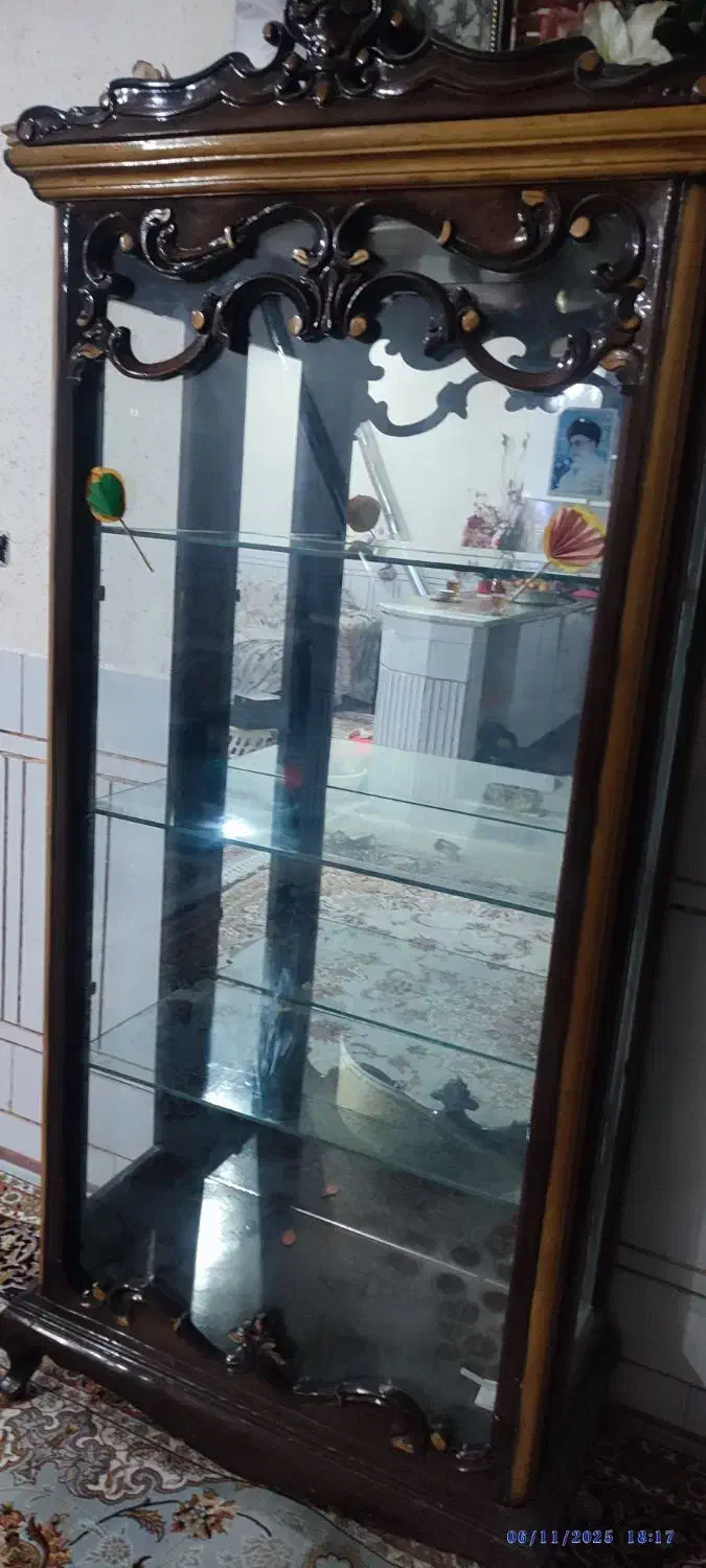 فروش فوری ویترین چوبی|بوفه، ویترین، کنسول|خمینیشهر, |دیوار