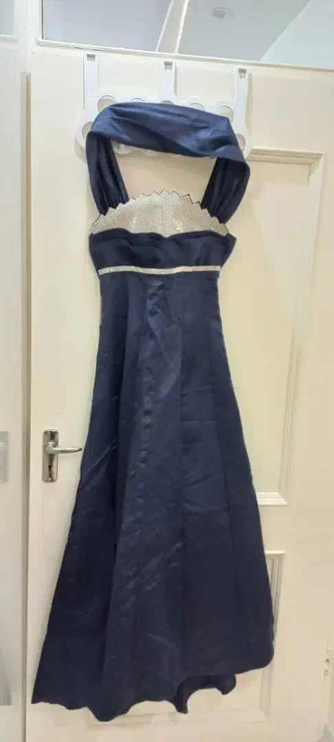 لباس مجلسی نو|لباس|اصفهان, پوریای ولی|دیوار