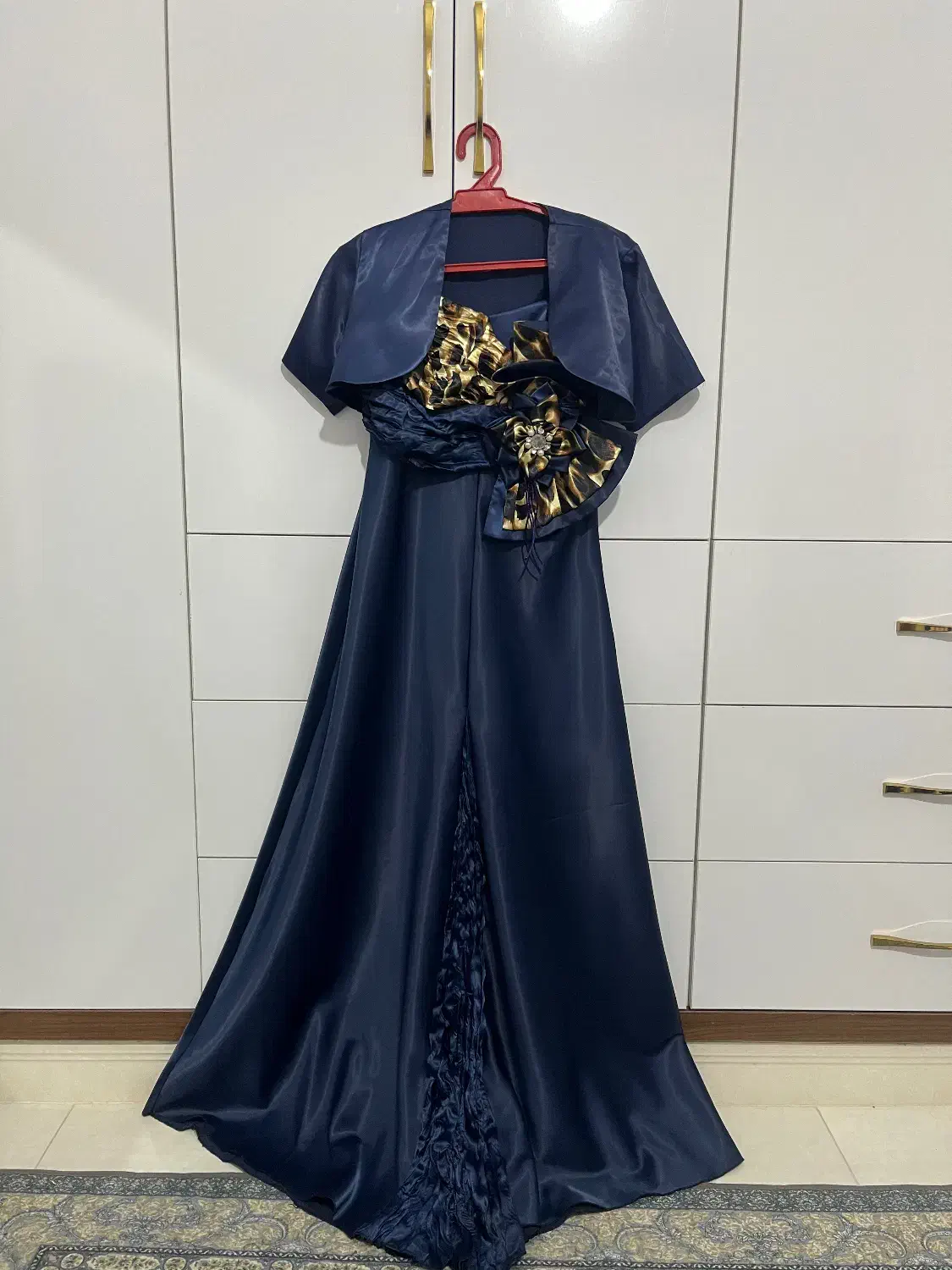 لباس|لباس|سیرجان, |دیوار