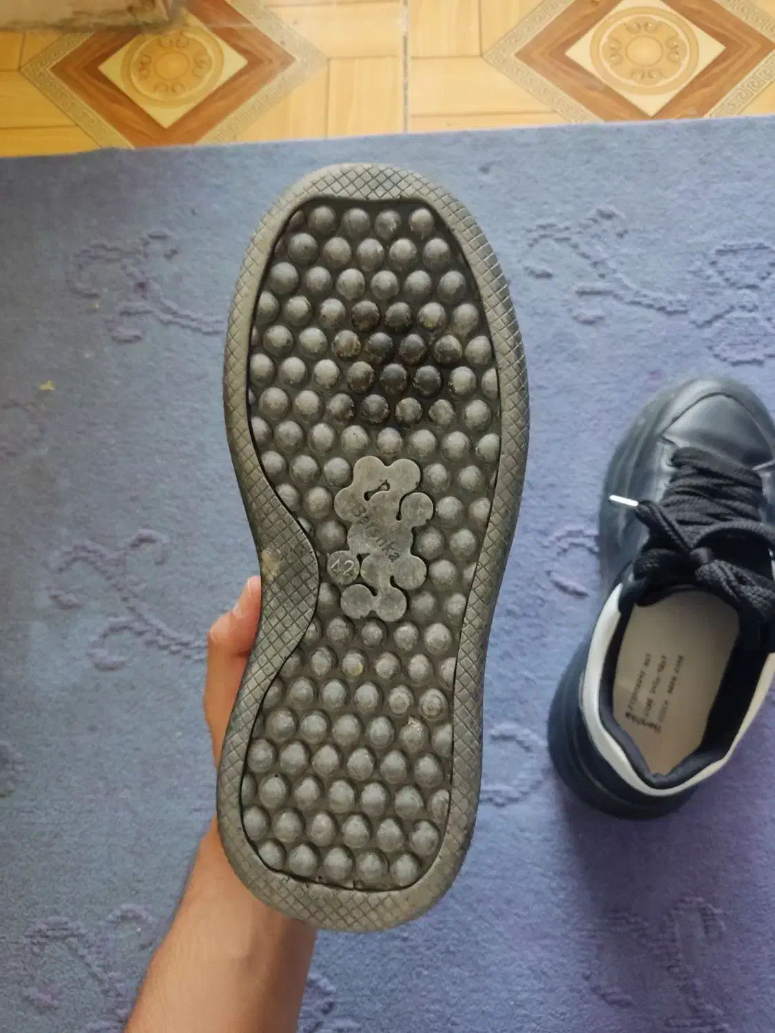 کفش|کیف، کفش، کمربند|لیکک, |دیوار