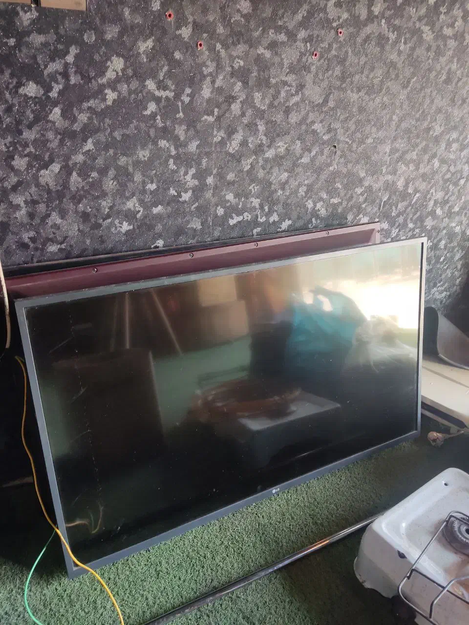 تلویزیون Lg 42 و 49|تلویزیون و پروژکتور|اندیشه, اندیشه فاز ۳|دیوار