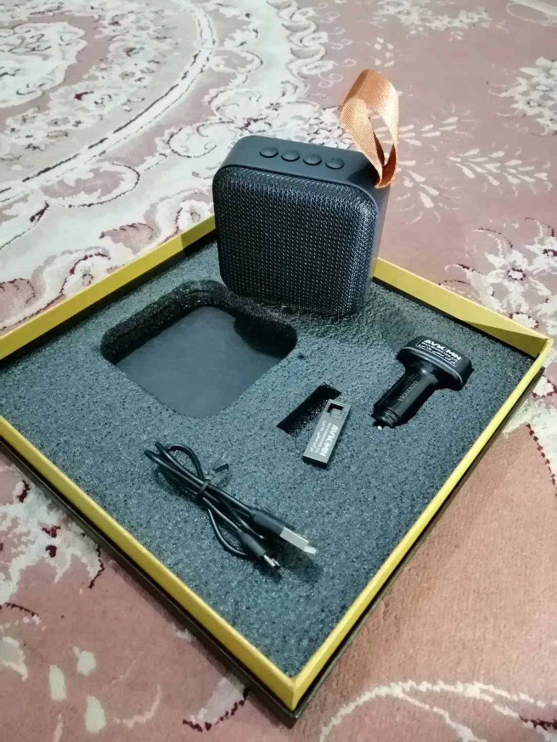 اسپیکر همراه بافندکی ماشین همراه بافلش وکابل|صوتی و تصویری|نورآباد, |دیوار