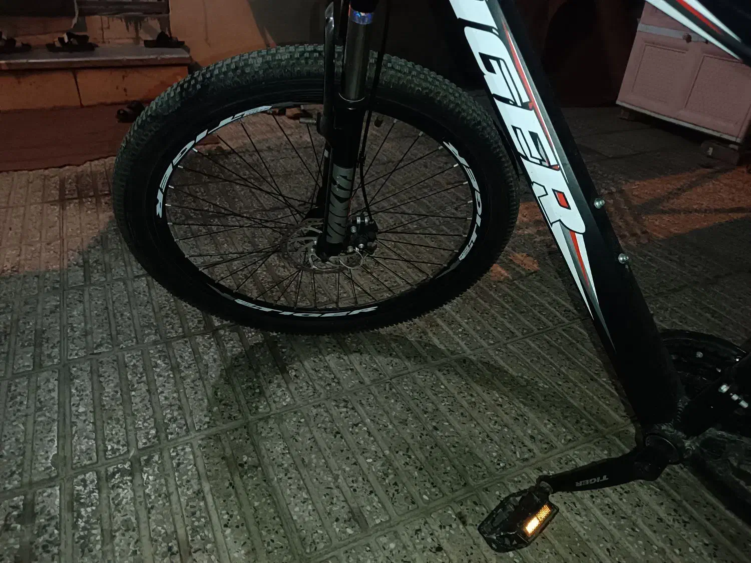 دوچرخه|دوچرخه، اسکیت، اسکوتر|گنبد کاووس, |دیوار