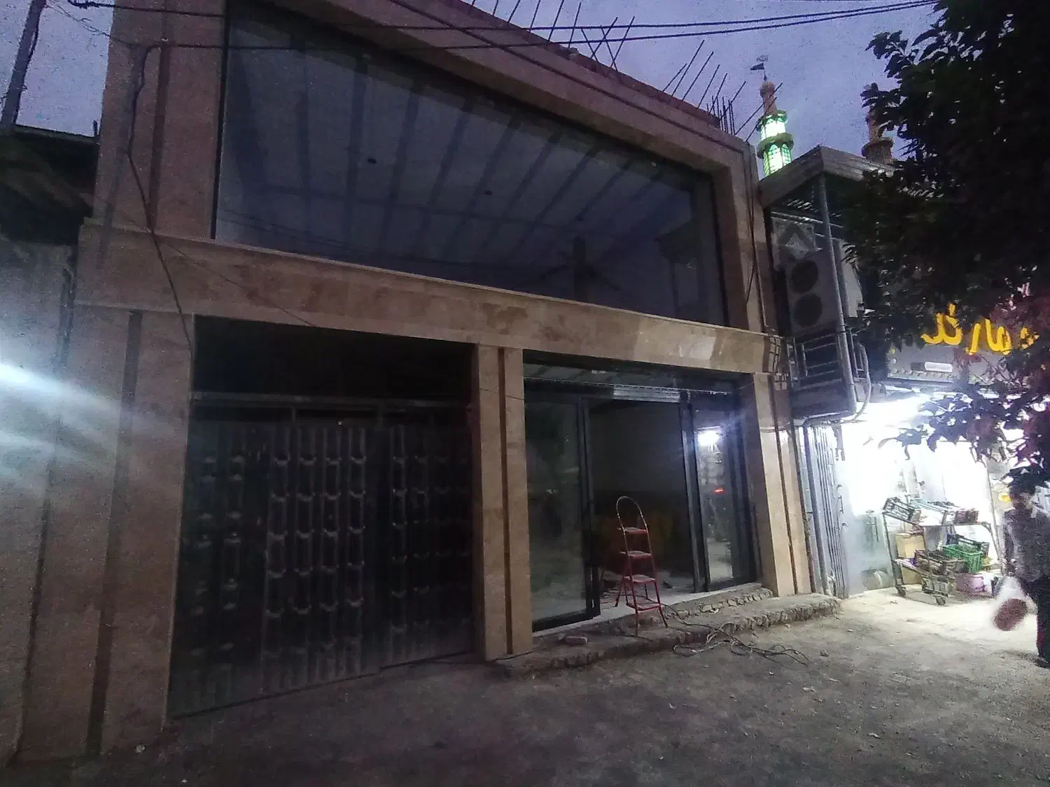 نصب شیشه سکوریت و کرکره برقی|خدمات پیشه و مهارت|گرگان, |دیوار