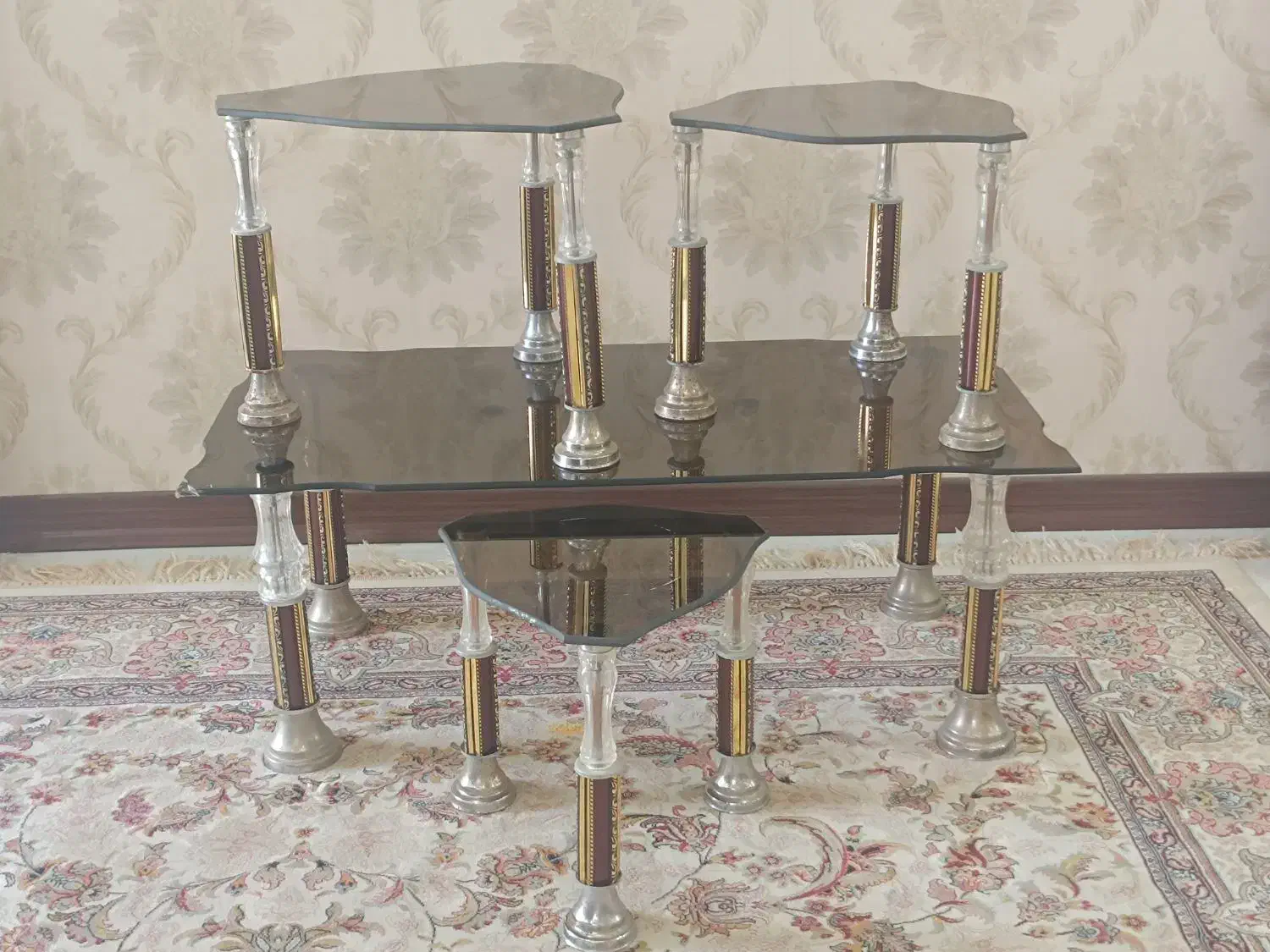 انواع میزهای کاربردی عسلی و پاتختی|مبلمان خانگی و میز عسلی|بجنورد, |دیوار