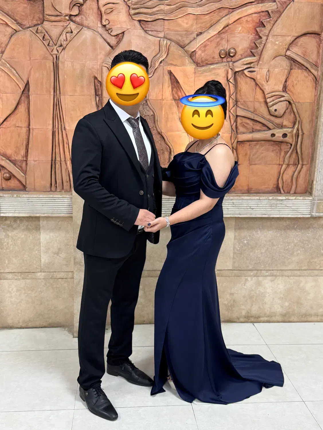 لباس مجلسی|لباس|رشت, پل تالشان|دیوار