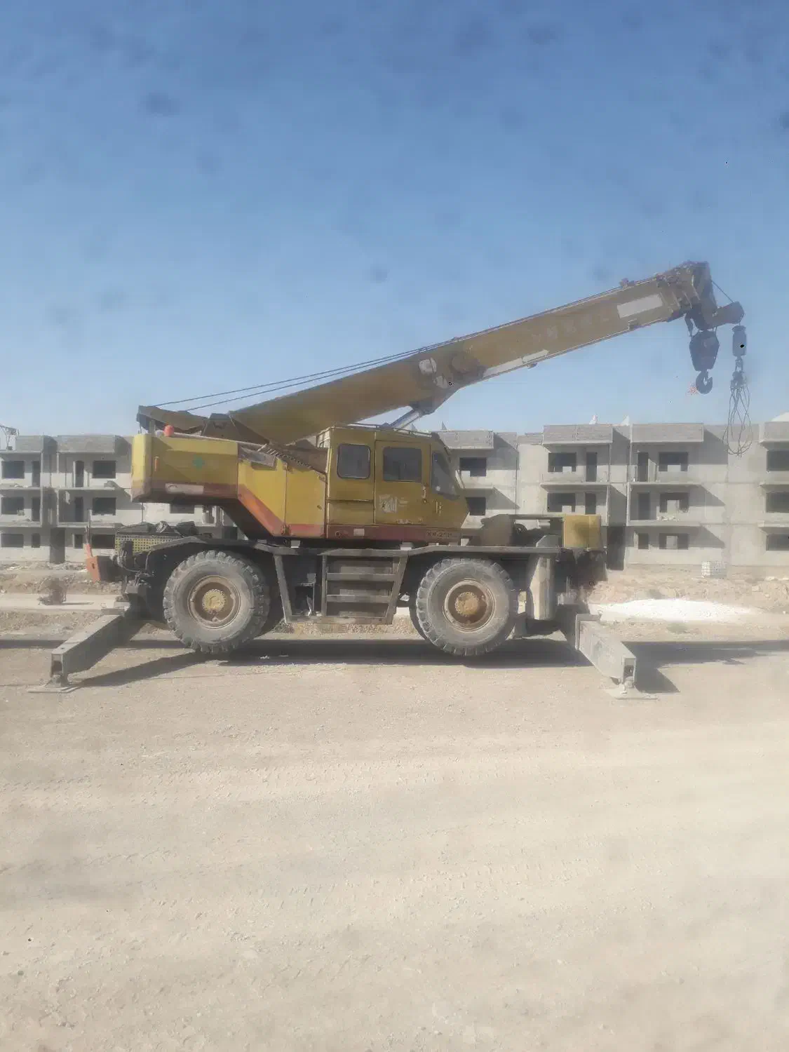 کمک جوشکار وتکزن|استخدام معماری، عمران و ساختمانی|محمدیه-قزوین, |دیوار