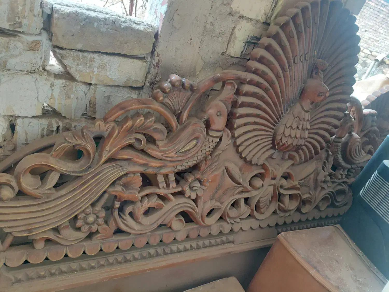 تخت قدیمی دو نفره تمام چوب کار دست|تخت و سرویس خواب|کاشان, فاز ۲ ناجی آباد|دیوار