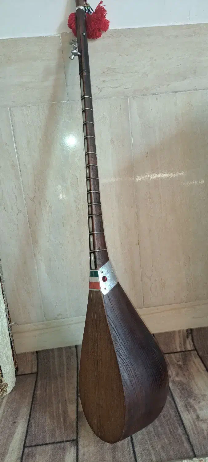 دوتار قدیمی|سازهای سنتی|شیروان (خراسان), |دیوار