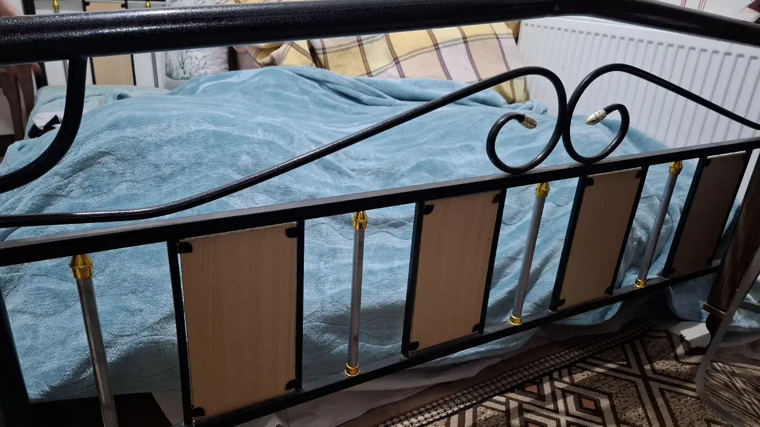 تخت دو نفره فرفورژه|تخت و سرویس خواب|شاهین‌شهر, شهرک سایت|دیوار