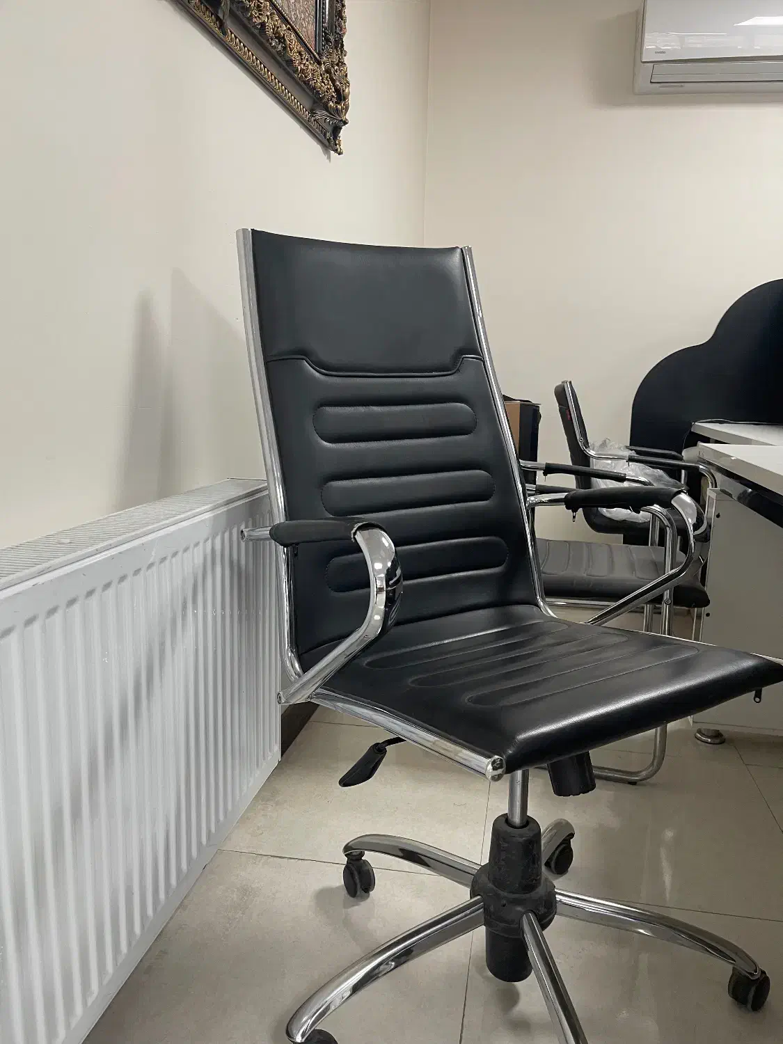 صندلی ثابت و صندلی چرخ دار|دفتر کار|قدس, شهرقدس|دیوار