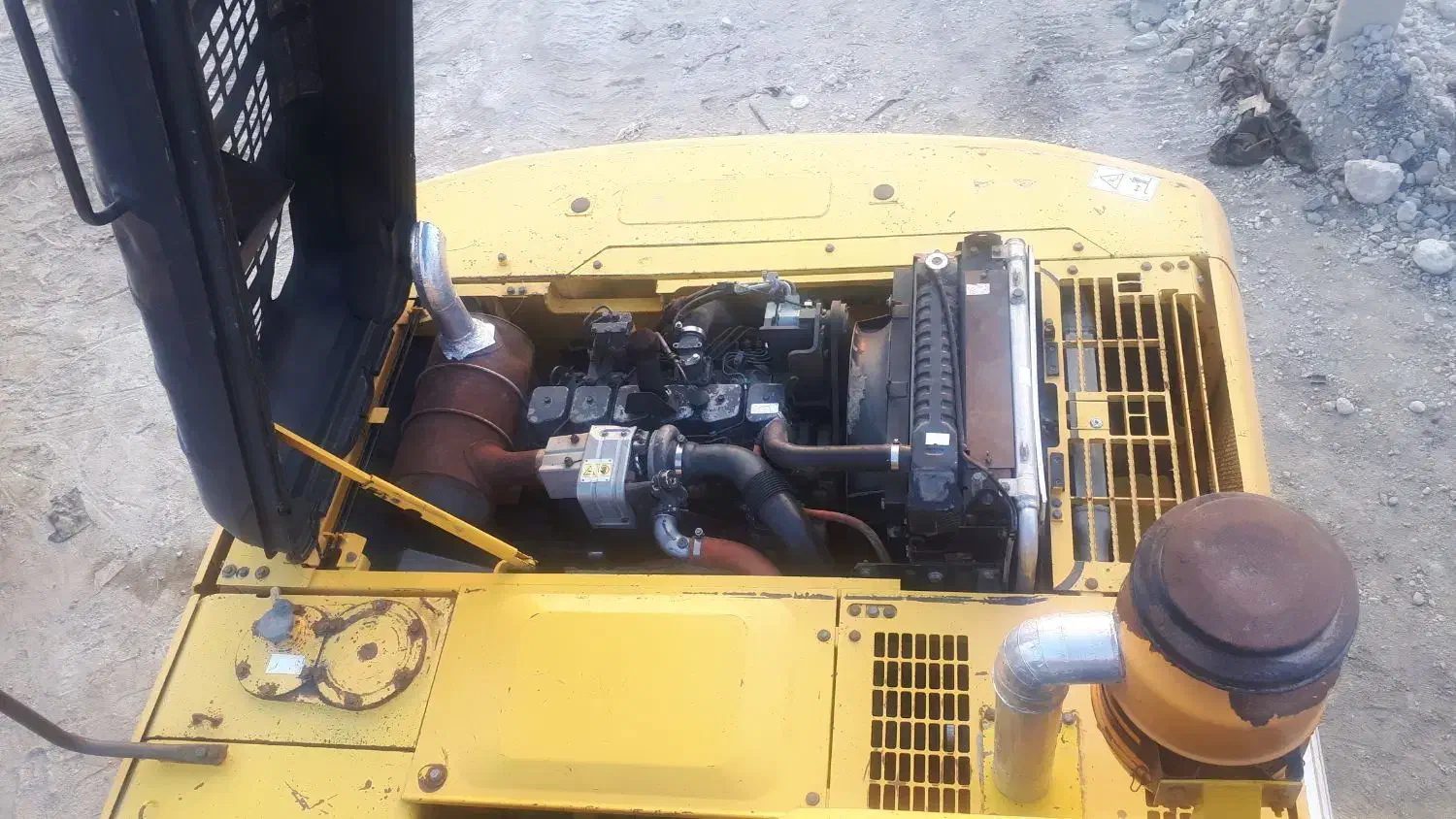 بیل‌کوماتسو‌۲۲۰‌خط۷‌مدل‌۲۰۰۹|خودرو سنگین|بندر کنگان, |دیوار