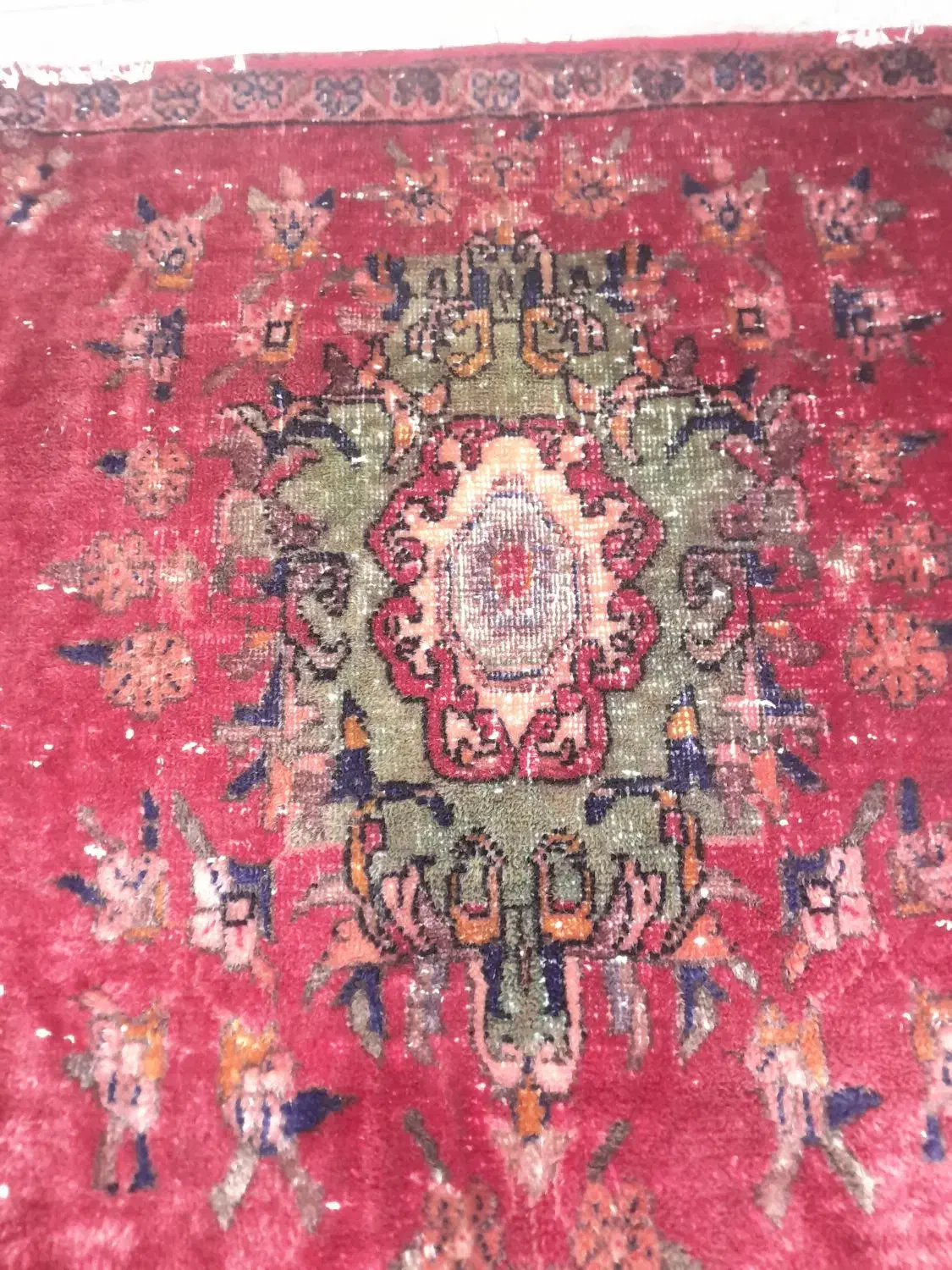 دیزی سفالی وگوشت کوب تبدیل تیمی این فرش دست باف|فرش|صدرا-فارس, باغشهر دادگستری قدیم|دیوار