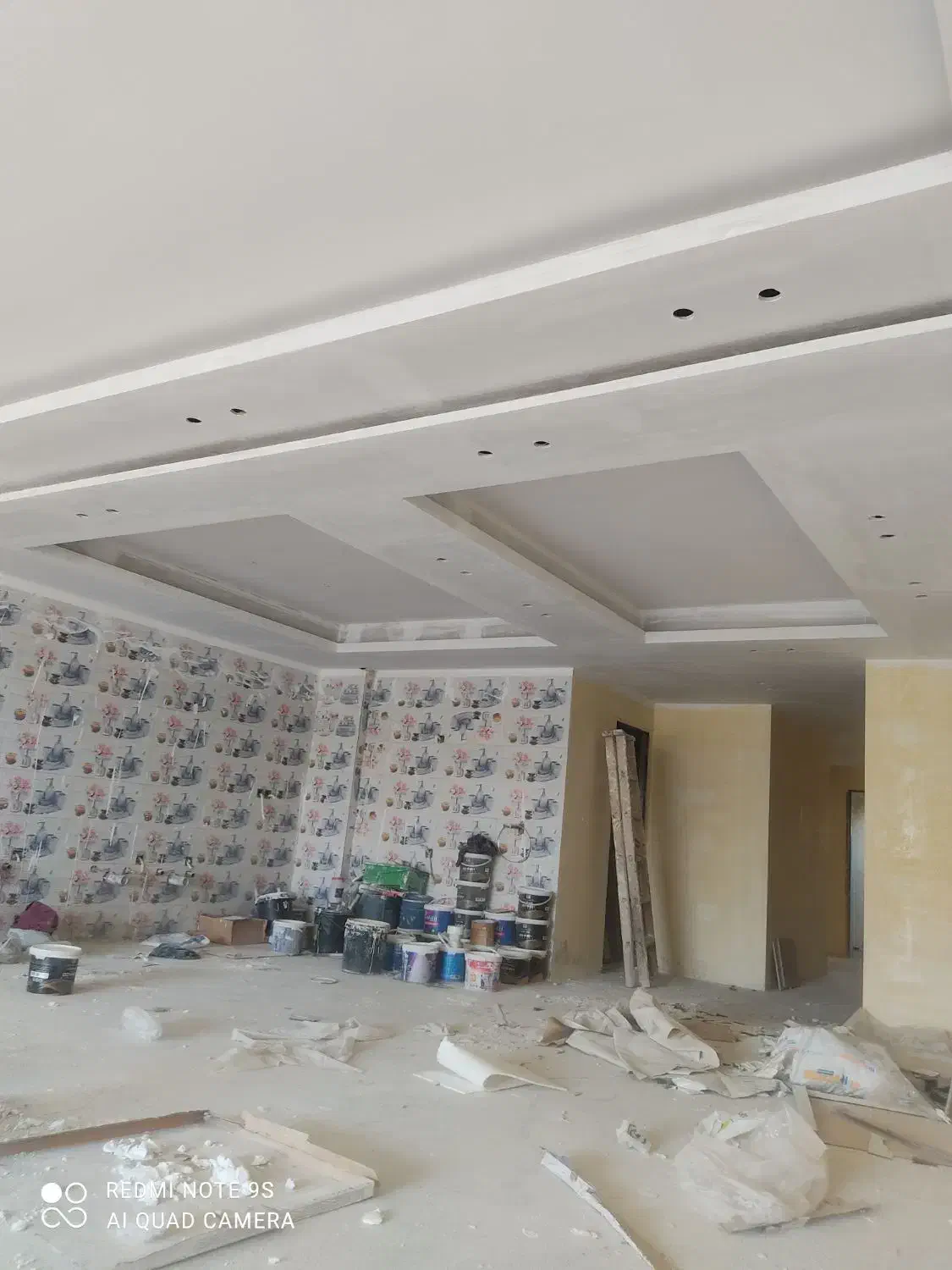 نقاشی ساختمان، رنگ‌آمیزی و نصب کاغذ دیواری|خدمات پیشه و مهارت|شهرضا, |دیوار