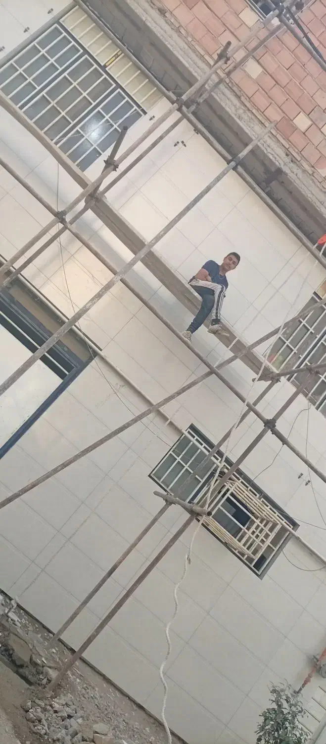 نیازمند شاگرد برای کاشیکاری|استخدام معماری، عمران و ساختمانی|آزادشهر, |دیوار