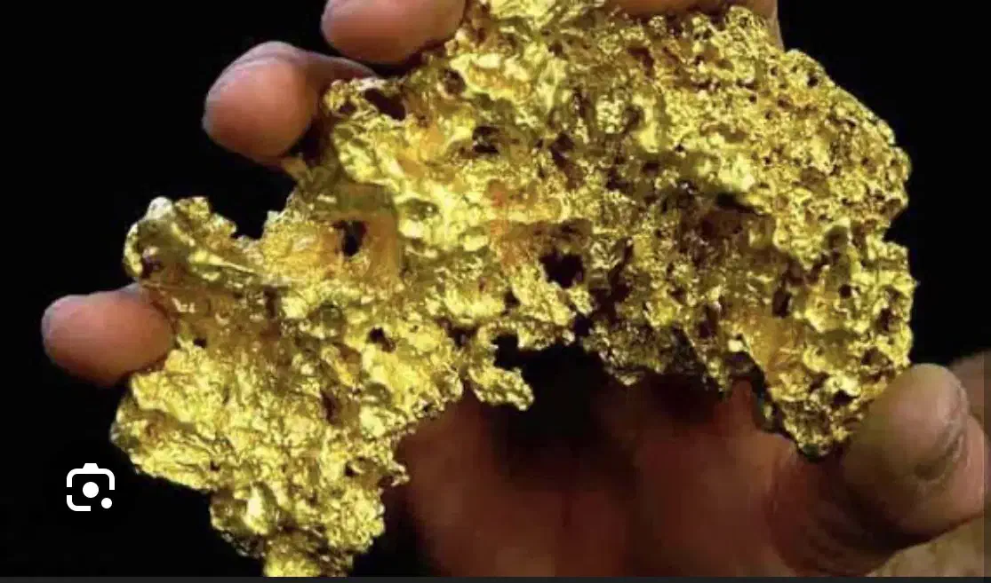 مقداری طلا گم کرده ام|جواهرات|کاشان, دشت چال|دیوار