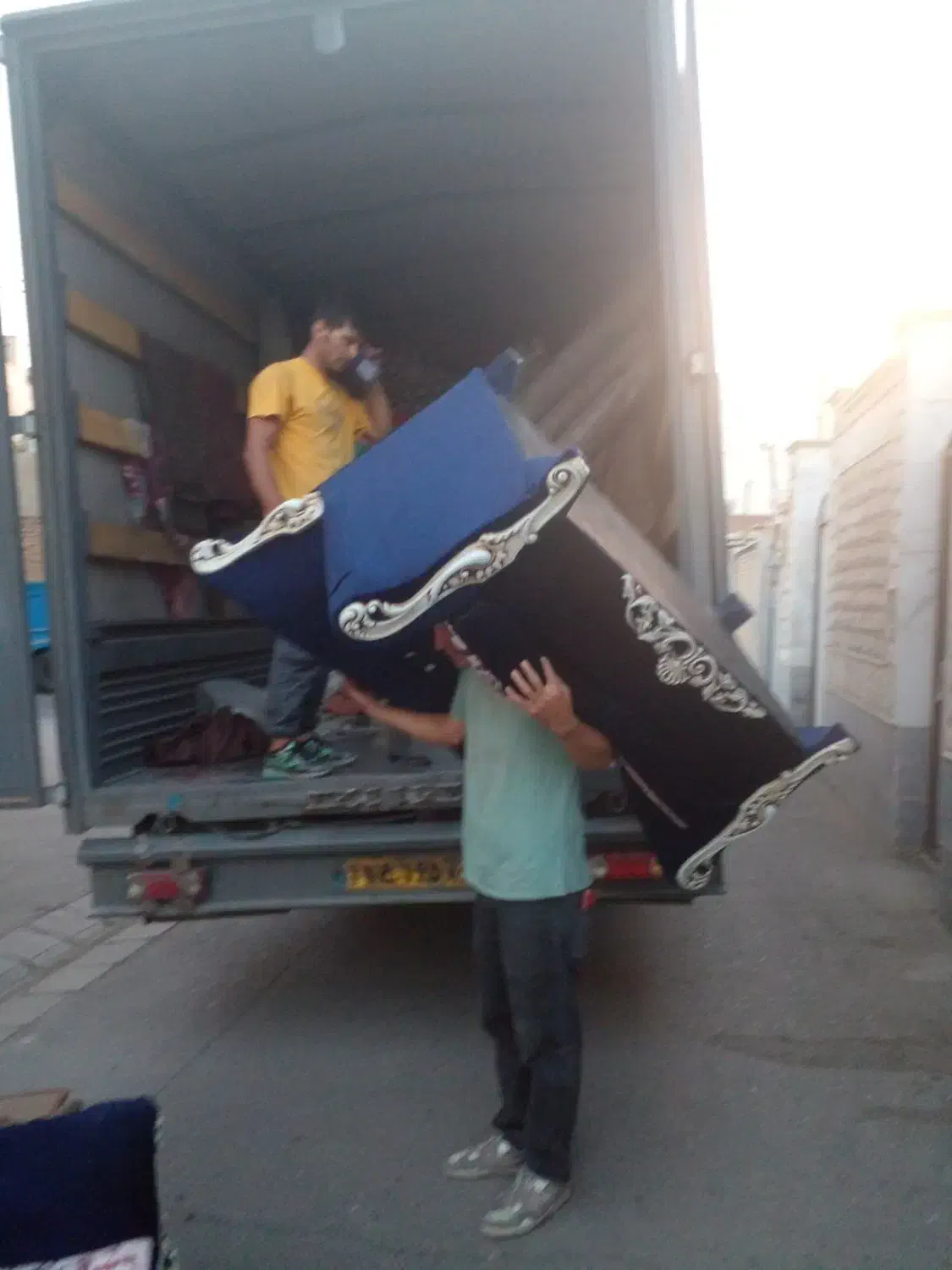 خدمات اثاث کشی صداقت بار با تجربه|خدمات حمل و نقل|سمنان, |دیوار