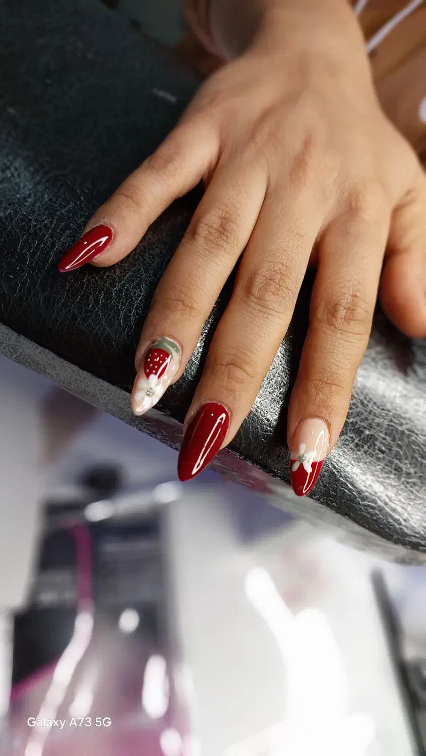 کاشت ناخن پلی ژل ژلیش لمینت ناخن|خدمات آرایشگری و زیبایی|مشهد, مقدم|دیوار