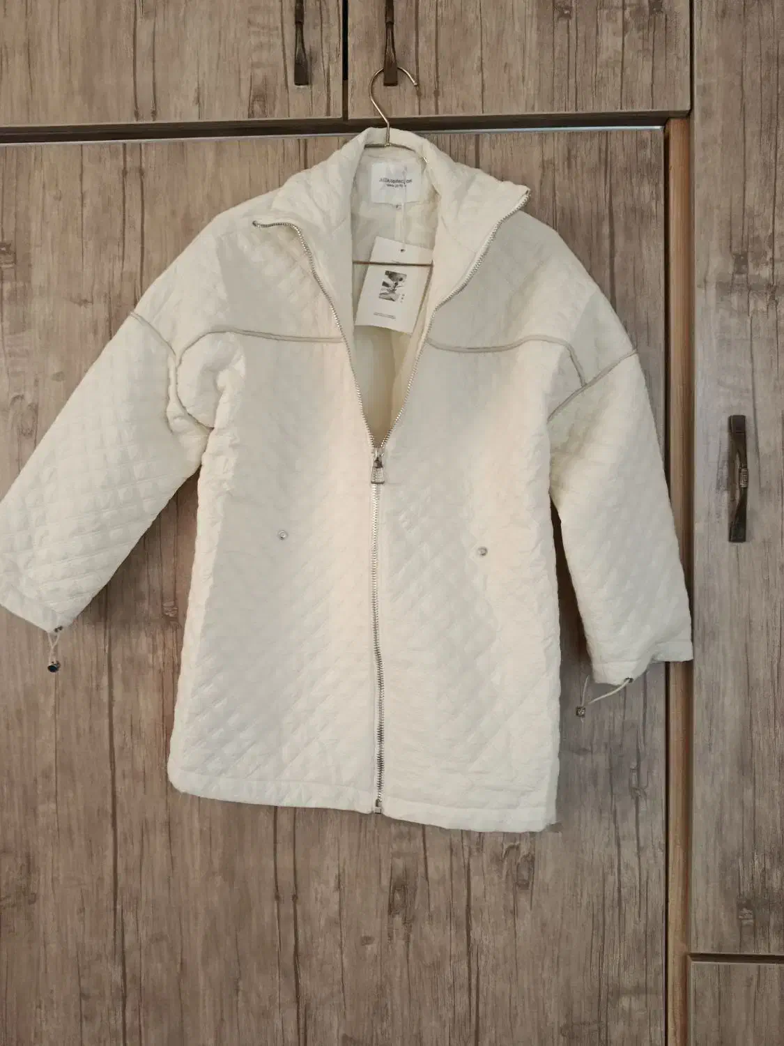 کاپشن|لباس|تهران, شهمیرزادی|دیوار