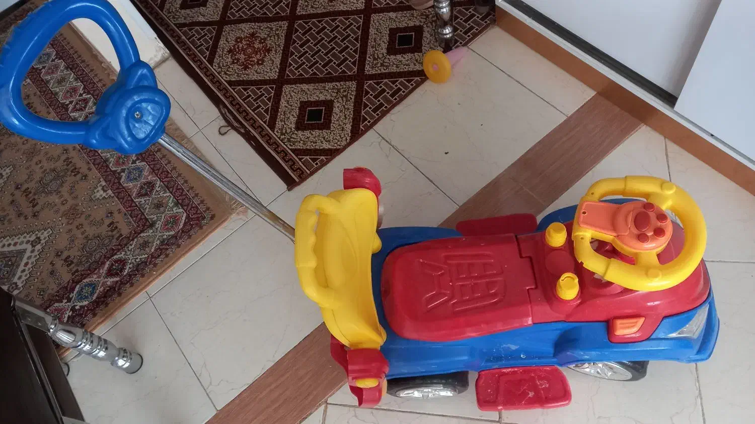 سه چرخه موزیکال همراه با دسته جهت هل دادن|دوچرخه، اسکیت، اسکوتر|خمینی‌شهر, |دیوار