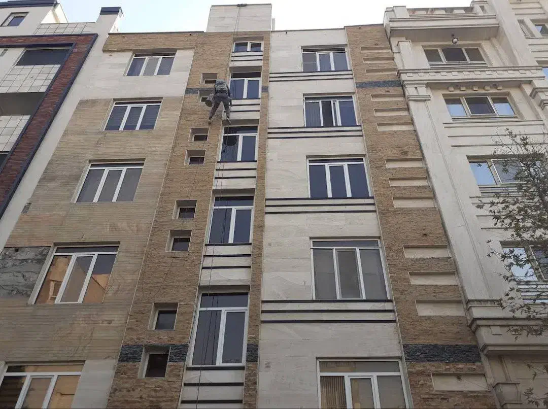 رزین کاری.ضداب.نمگیری.اب بندی نما.کار در ارتفاع|خدمات پیشه و مهارت|رامسر, |دیوار