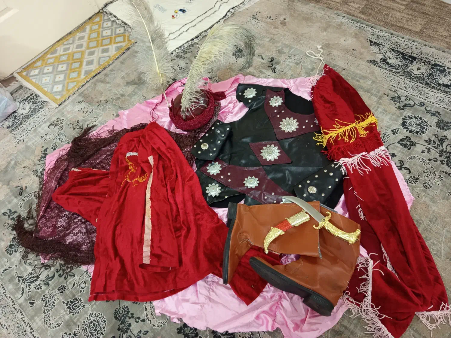 لوازم تعزیه|کلکسیون اشیاء عتیقه|میانه, |دیوار