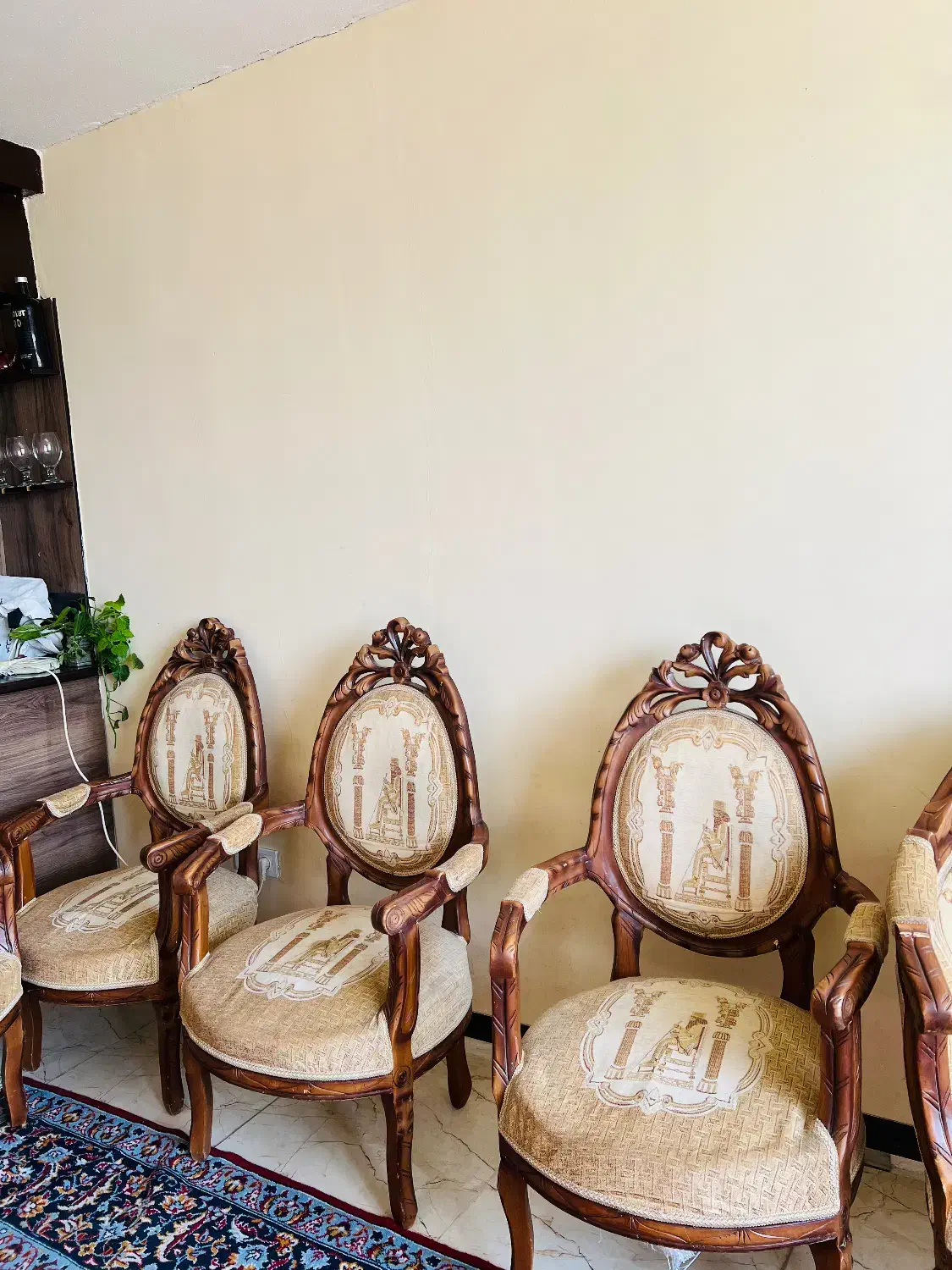 مبل|مبلمان خانگی و میز عسلی|صدرا-فارس, فاز ۱|دیوار