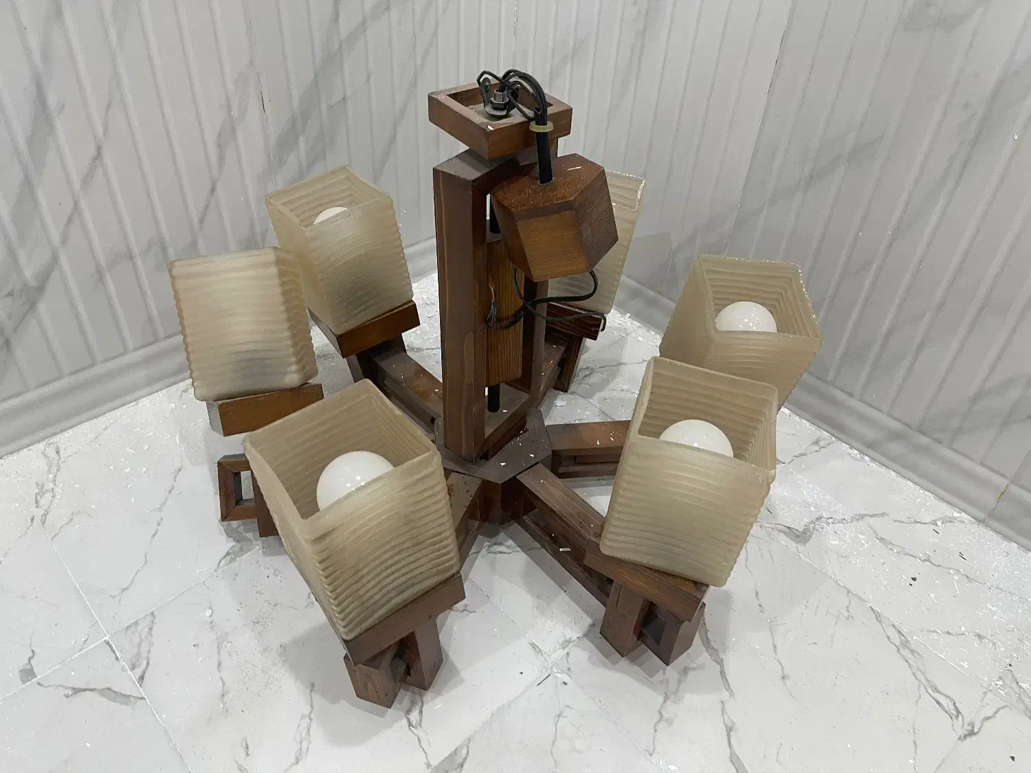 لوستر چوبی آویز|لوستر و چراغ آویز|اندیشه, اندیشه فاز ۳|دیوار