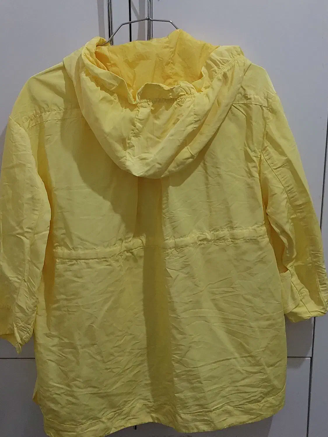 کاپشن وبارونی|لباس|رشت, رودبارتان|دیوار