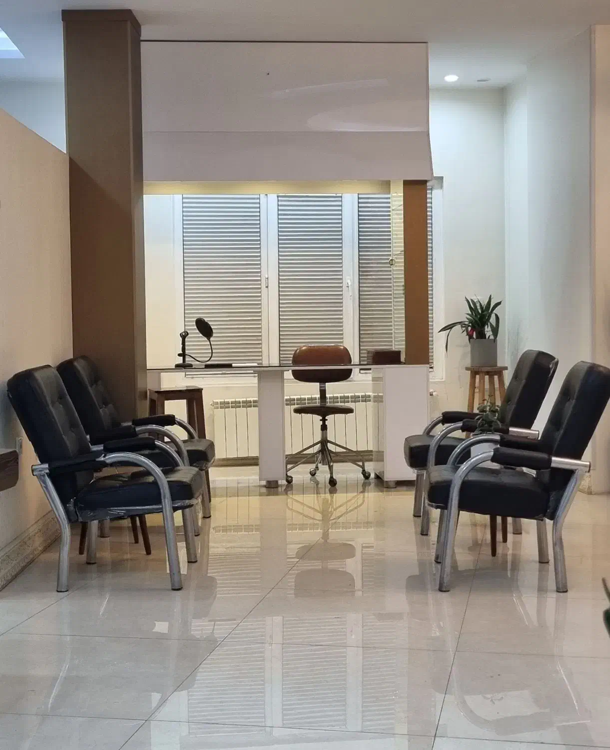 اجاره روزانه و ماهانه دفتر کار|اجارهٔ کوتاه‌مدت دفتر کار و فضای آموزشی|تهران, آذربایجان|دیوار