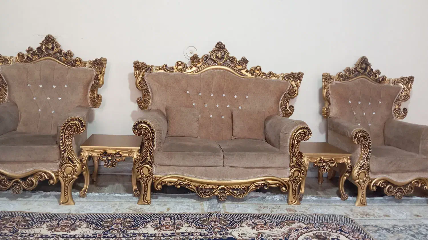 مبلمان کلاسیک شیک و زیبا|مبلمان خانگی و میز عسلی|هرسین, |دیوار