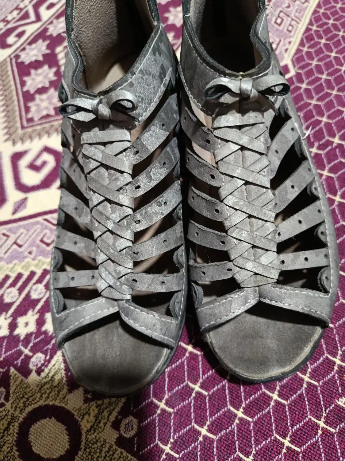 کفش|کیف، کفش، کمربند|فریمان, |دیوار