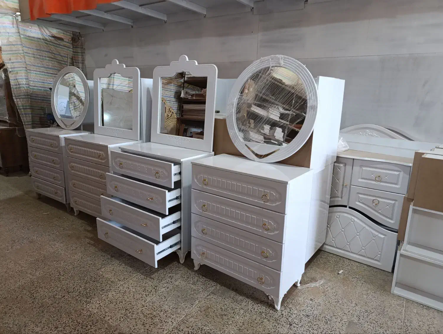 میز آرایش  ۴کشو وکیوم|جاکفشی، کمد، دراور|اردبیل, |دیوار