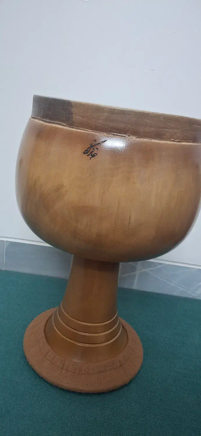 تنبک خاکزاد|سازهای سنتی|اصفهان, بهاران|دیوار