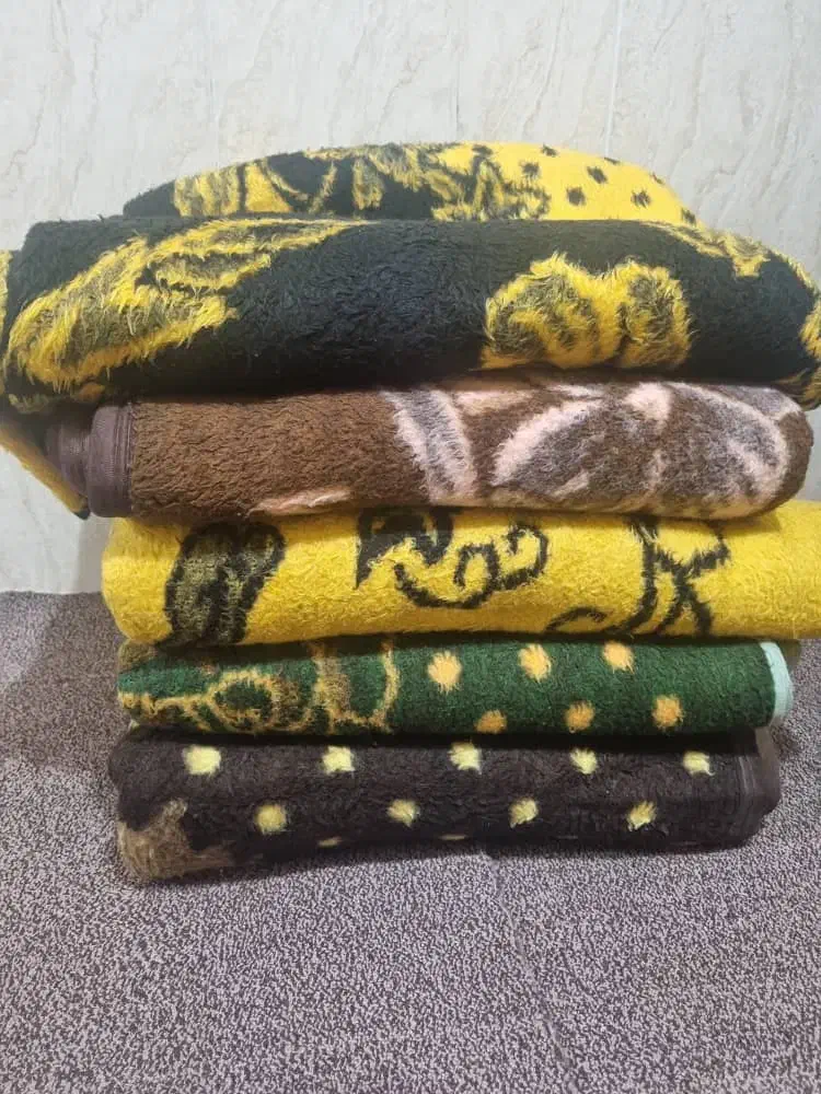 پنج عدد پتو در حد نو سالم و تمیز|رختخواب، بالش، پتو|درگهان, |دیوار