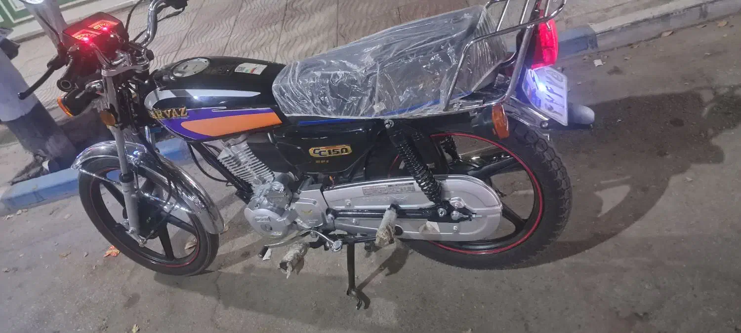 یک عدد وسیله برای نقلیه دارم برای فرووش فوری|موتورسیکلت|میبد, |دیوار