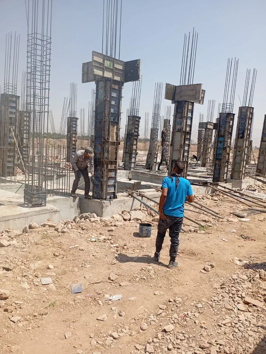 سلام به دوتا اکیپ دستمزد کار وارد نیازمندم|استخدام معماری، عمران و ساختمانی|کرمان, |دیوار