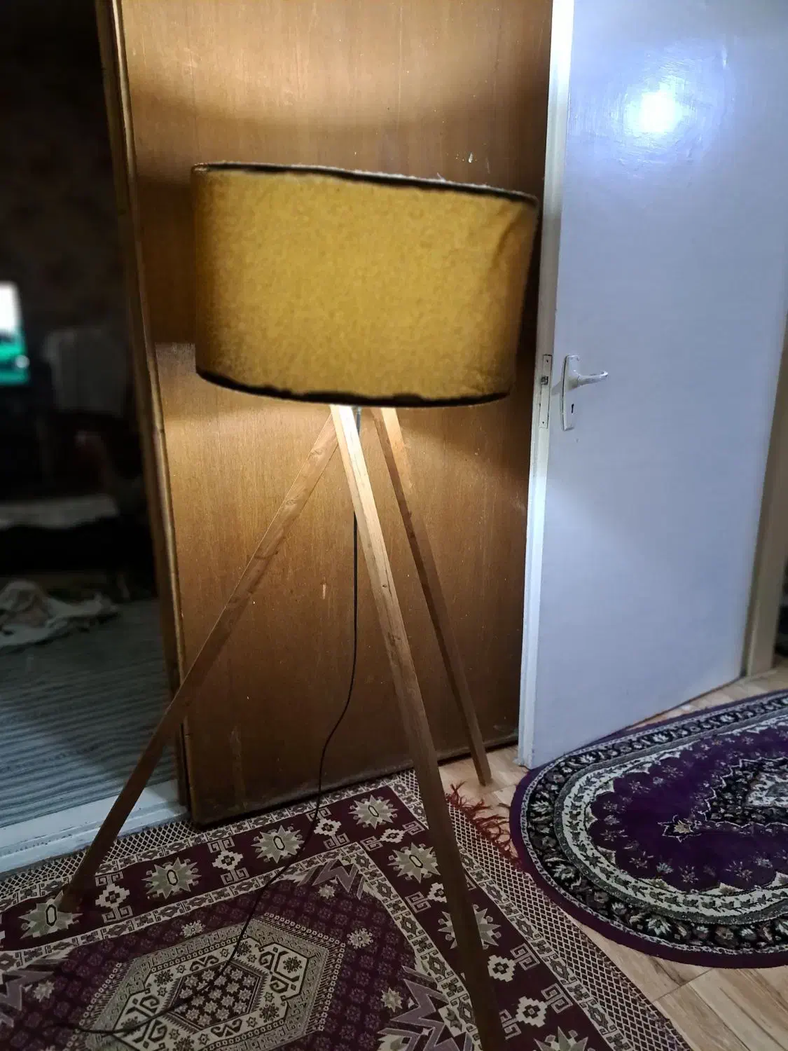 آباژور|چراغ خواب و آباژور|ری, سیزده آبان|دیوار